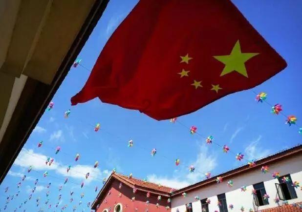 云南昭通中院通报举报箱旁装有摄像头：用于安保工作，已将举报箱位置避开监控