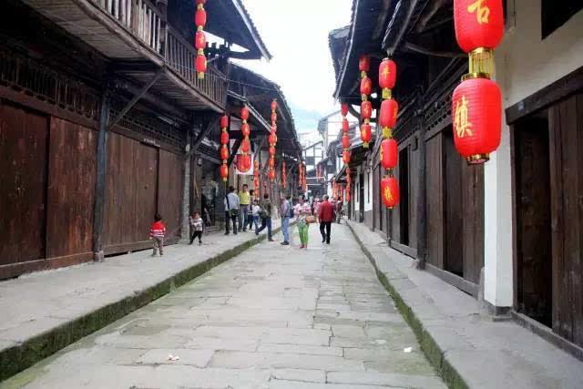 两会新视野 | 王虹：提升改造老旧小区 让百姓“推窗见绿”“出门入园”