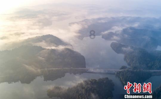 福建长汀：相关部门踏雪进山保供电